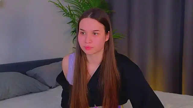 Snapshot of Roxie_Mils chatting on January 2025 06:24:01 PM Roxie Mils online show from January 2025 06:24:01 PM