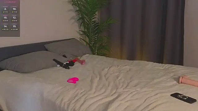 Snapshot of Roxie_Mils chatting on February 2025 06:08:02 PM Roxie Mils online show from February 2025 06:08:02 PM