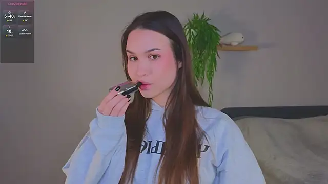 Snapshot of Roxie_Mils chatting on February 2025 03:09:01 PM Roxie Mils online show from February 2025 03:09:01 PM