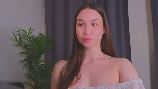 Snapshot of Roxie_Mils chatting on February 2025 06:46:01 PM Roxie Mils online show from February 2025 06:46:01 PM