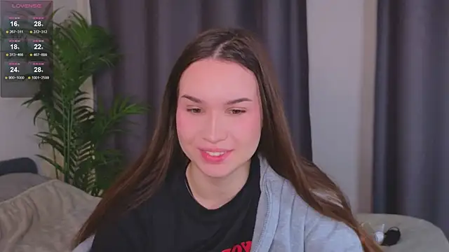 Snapshot of Roxie_Mils chatting on February 2025 02:18:01 PM Roxie Mils online show from February 2025 02:18:01 PM