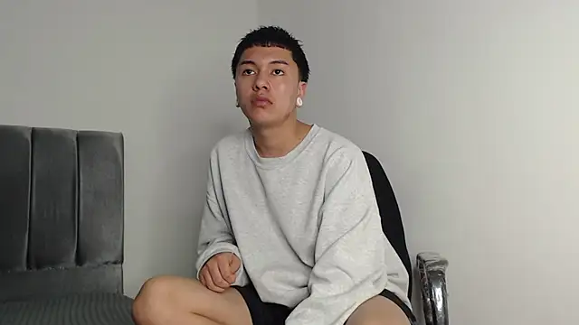 alex-lover online show from October 2025 07:23:01 PM