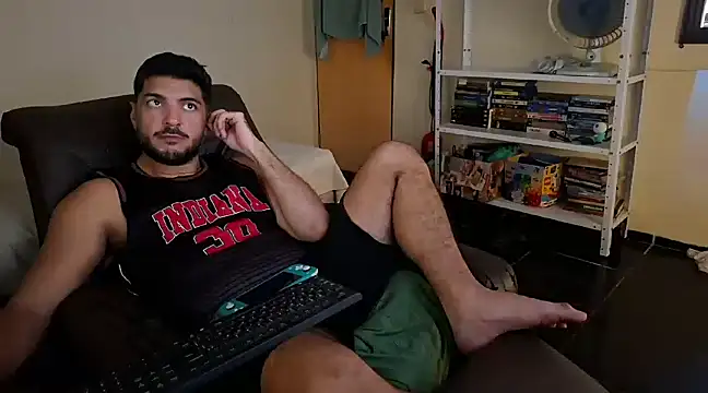 Snapshot of LUH133 chatting on December 2024 12:19:01 AM LUH133 online show from December 2024 12:19:01 AM