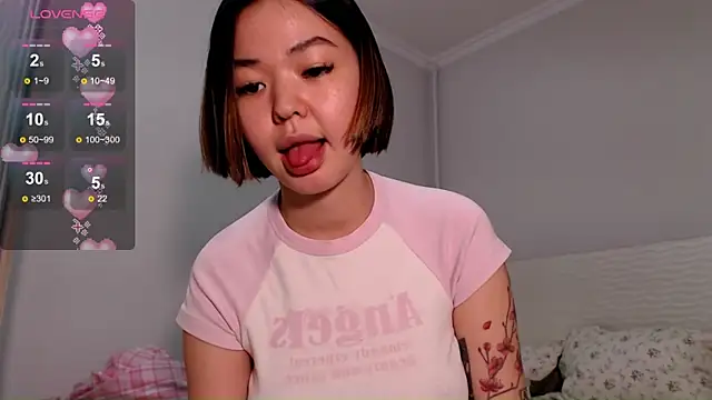 Snapshot of osaka_nia chatting on November 2025 03:21:01 PM osaka nia online show from November 2025 03:21:01 PM