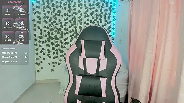 Snapshot of daren_paulina chatting on March 2025 02:22:01 PM daren paulina online show from March 2025 02:22:01 PM