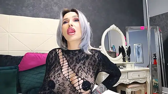 IssaSmith online show from March 2025 11:39:02 AM