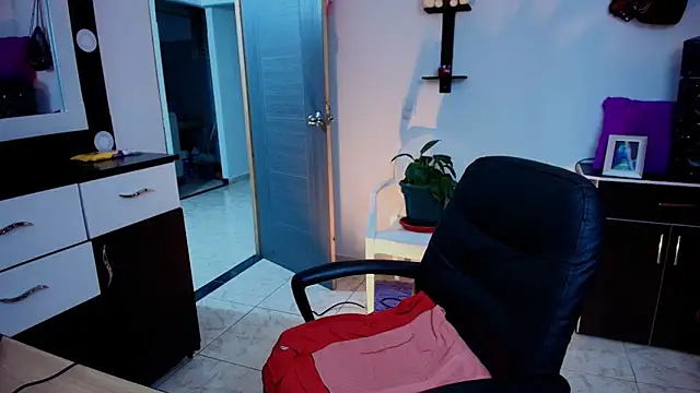 TinnaDawsom online show from January 2025 02:06:02 AM