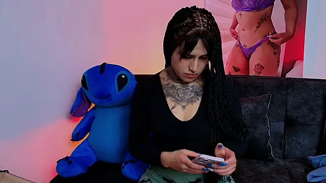 TinnaDawsom online show from February 2025 11:47:02 PM