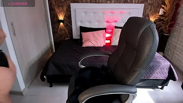 Snapshot of samantha__karolstone chatting on February 2025 07:40:02 PM samantha karolstone online show from February 2025 07:40:02 PM