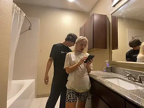 girlfriendmissy online show from December 2024 08:08:01 PM