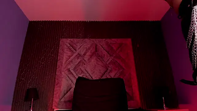 KylieMaxwell online show from November 2025 08:23:02 PM