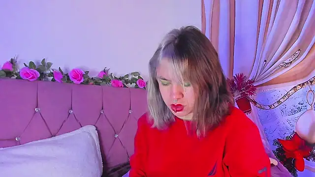 Snapshot of GilaKat chatting on December 2024 09:17:01 AM GilaKat online show from December 2024 09:17:01 AM