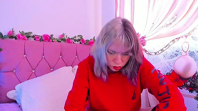 Snapshot of GilaKat chatting on December 2024 12:22:01 PM GilaKat online show from December 2024 12:22:01 PM