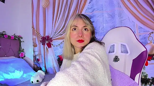 Snapshot of GilaKat chatting on December 2024 05:27:02 AM GilaKat online show from December 2024 05:27:02 AM