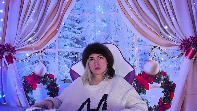 Snapshot of GilaKat chatting on December 2024 08:33:02 AM GilaKat online show from December 2024 08:33:02 AM