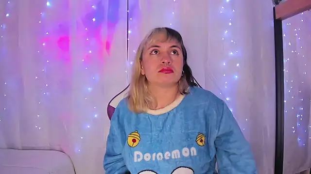 Snapshot of GilaKat chatting on January 2025 08:09:02 AM GilaKat online show from January 2025 08:09:02 AM