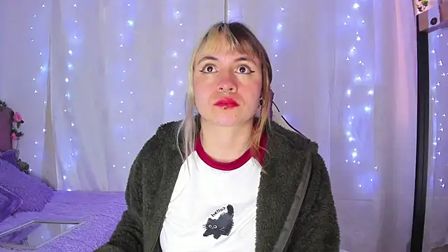 Snapshot of GilaKat chatting on January 2025 11:02:02 AM GilaKat online show from January 2025 11:02:02 AM