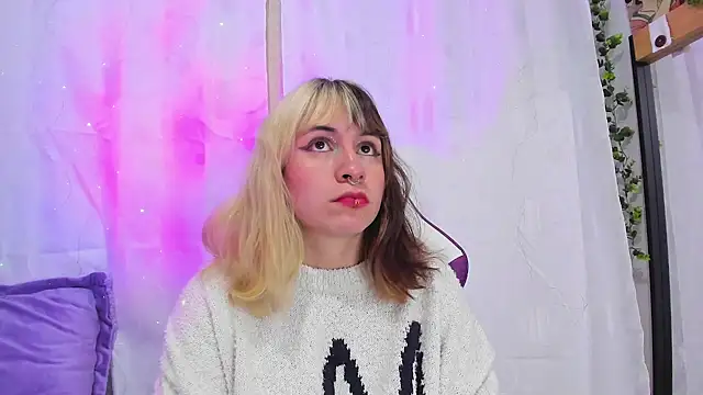 Snapshot of GilaKat chatting on January 2025 06:49:02 AM GilaKat online show from January 2025 06:49:02 AM