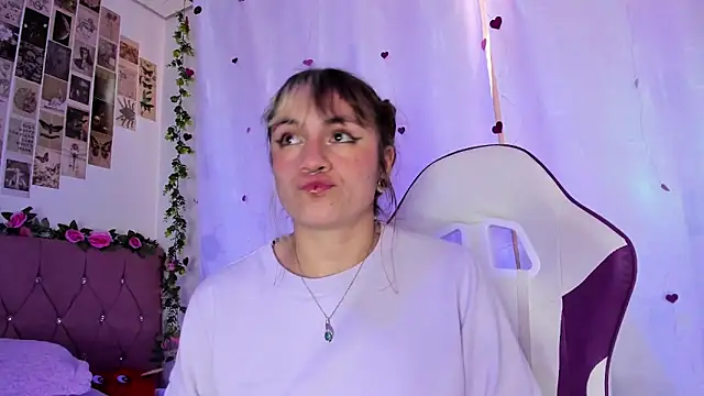 Snapshot of GilaKat chatting on February 2025 11:38:02 AM GilaKat online show from February 2025 11:38:02 AM