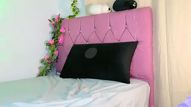 Snapshot of GilaKat chatting on September 2025 04:50:02 AM GilaKat online show from September 2025 04:50:02 AM