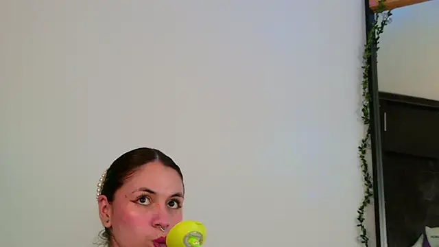 Snapshot of GilaKat chatting on October 2025 05:28:01 AM GilaKat online show from October 2025 05:28:01 AM