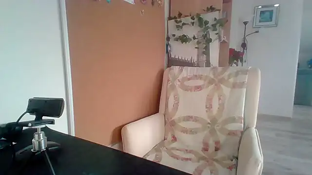 Snapshot of ReifeVenna chatting on December 2024 12:34:02 PM ReifeVenna online show from December 2024 12:34:02 PM