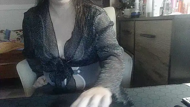 Snapshot of ReifeVenna chatting on January 2025 03:50:01 PM ReifeVenna online show from January 2025 03:50:01 PM