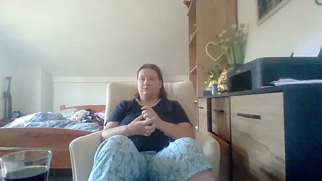 Snapshot of ReifeVenna chatting on September 2025 07:08:02 AM ReifeVenna online show from September 2025 07:08:02 AM