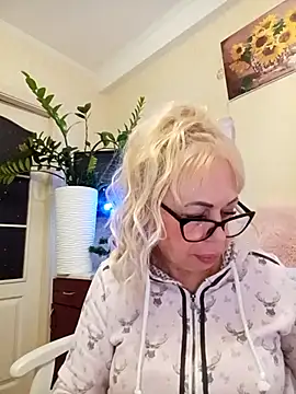 SusieNoreen online show from October 2025 01:11:01 AM