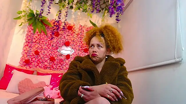 BLONDE SEXYHOT online show from October 2025 03:10:02 AM