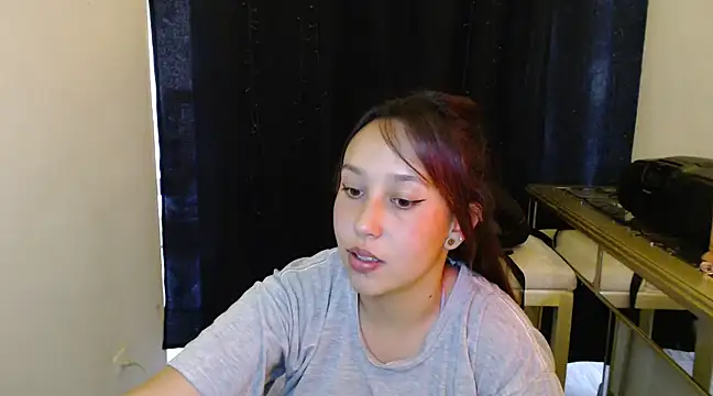 Skarlet Adams28 online show from January 2025 06:48:01 PM