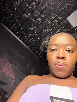 Thyana LS online show from November 2025 01:18:02 PM