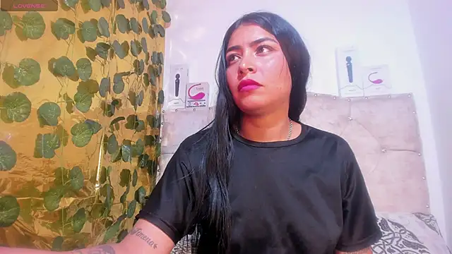 cristalconnorr online show from November 2025 05:01:02 PM