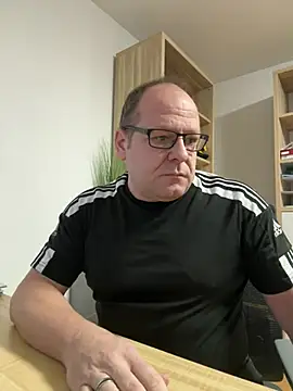 coupleLatinaLovers online show from December 2024 05:42:01 AM