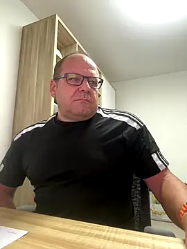 coupleLatinaLovers online show from September 2025 04:34:02 AM