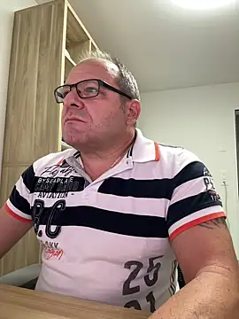 coupleLatinaLovers online show from October 2025 05:19:02 AM