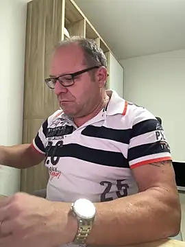 coupleLatinaLovers online show from November 2025 06:23:01 AM