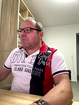 coupleLatinaLovers online show from December 2025 06:10:01 AM