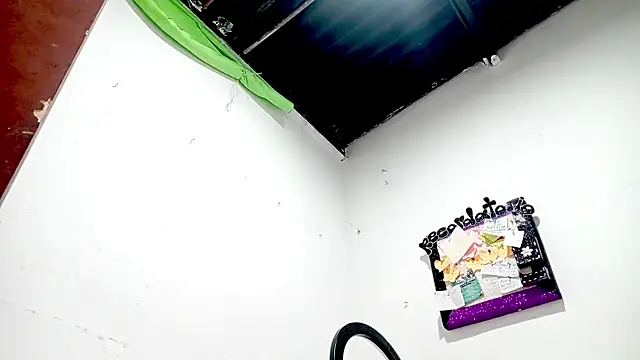 PetiteIvoryQueen19 online show from December 2025 04:09:01 AM