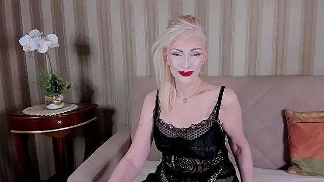 Snapshot of Rita_Farel chatting on December 2025 08:49:02 PM Rita Farel online show from December 2025 08:49:02 PM