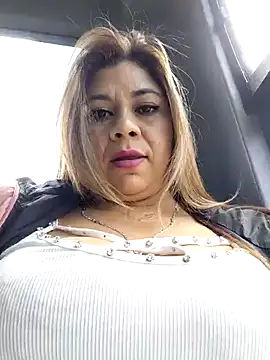 Laura-Hernandez online show from November 2025 03:23:01 PM