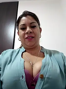 Laura-Hernandez online show from May 2026 02:00:01 PM