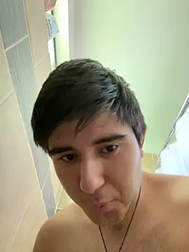 Yann 18 online show from October 2025 08:22:01 PM