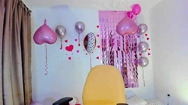 Maia W10 online show from February 2025 12:32:01 PM