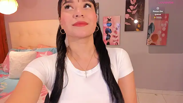 Maia W10 online show from November 2025 12:16:02 PM