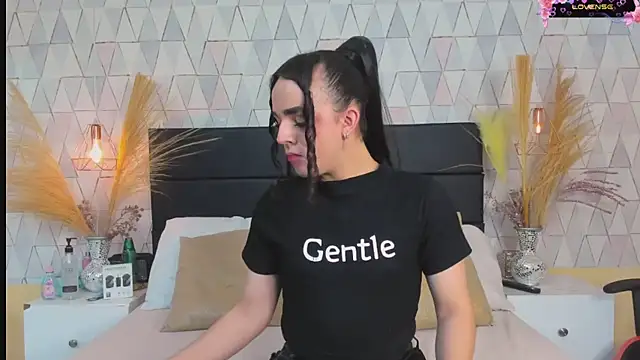 Snapshot of JustinePerry chatting on February 2026 04:19:02 AM JustinePerry online show from February 2026 04:19:02 AM