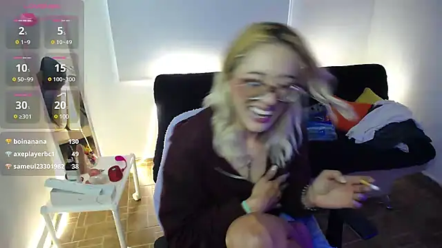 Snapshot of 911Calling chatting on December 2024 06:49:02 PM 911Calling online show from December 2024 06:49:02 PM