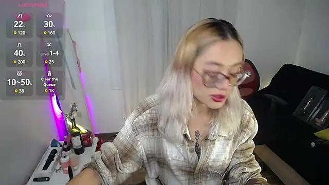 Snapshot of 911Calling chatting on January 2025 08:03:02 PM 911Calling online show from January 2025 08:03:02 PM