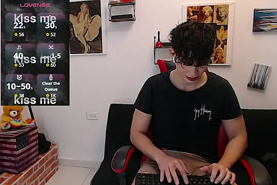 Snapshot of Angelo-cianuro- chatting on October 2025 10:53:02 PM Angelo-cianuro- online show from October 2025 10:53:02 PM