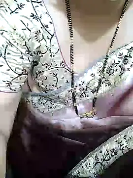 Snapshot of aliseanu chatting on January 2025 05:37:01 AM aliseanu online show from January 2025 05:37:01 AM